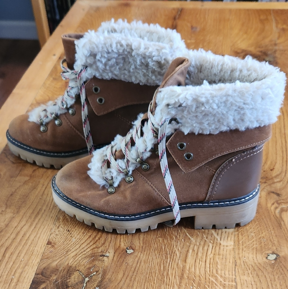 Women's Brown Faux-Shearling Hiking Boots - Cozy Winter Style
